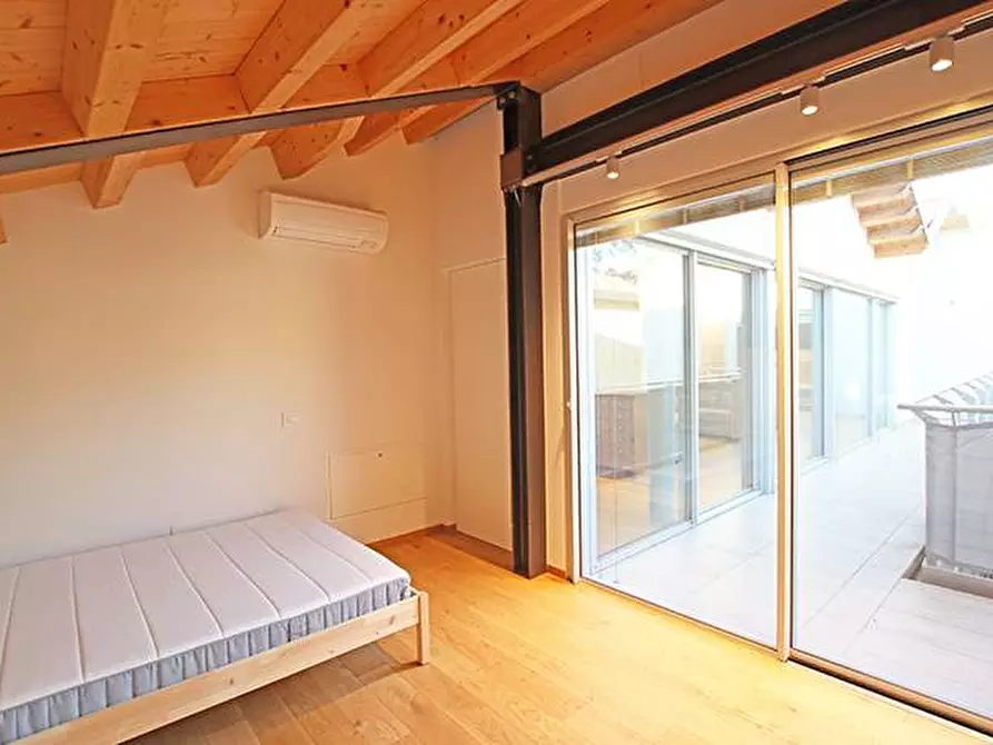 Immagine 19 di Attico in affitto  in via borgo palazzo a Bergamo