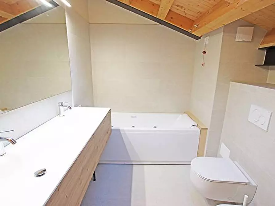 Immagine 15 di Attico in vendita  in via borgo palazzo a Bergamo