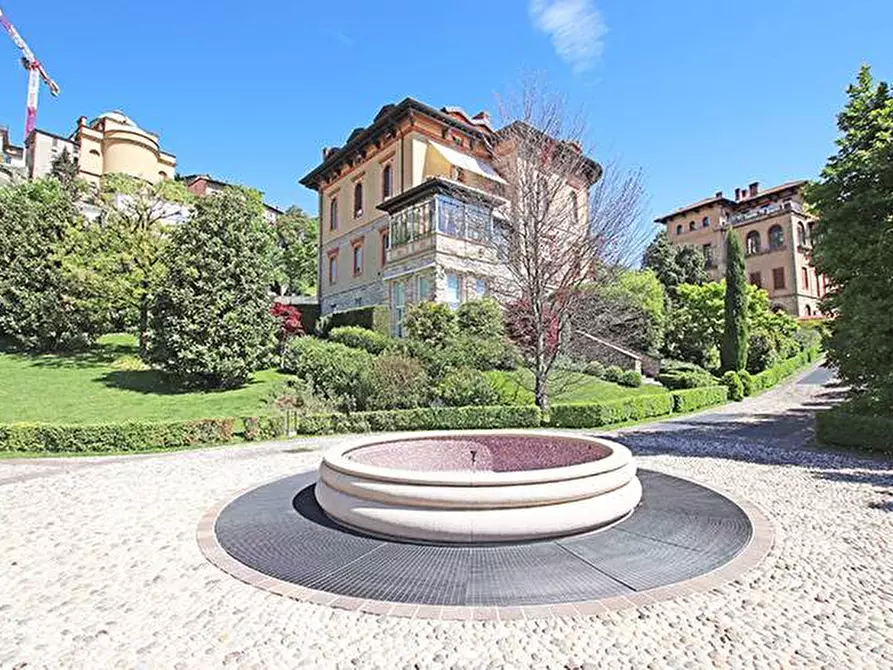 Immagine 3 di Appartamento in vendita  in Viale Vittorio Emanuele Ii a Bergamo