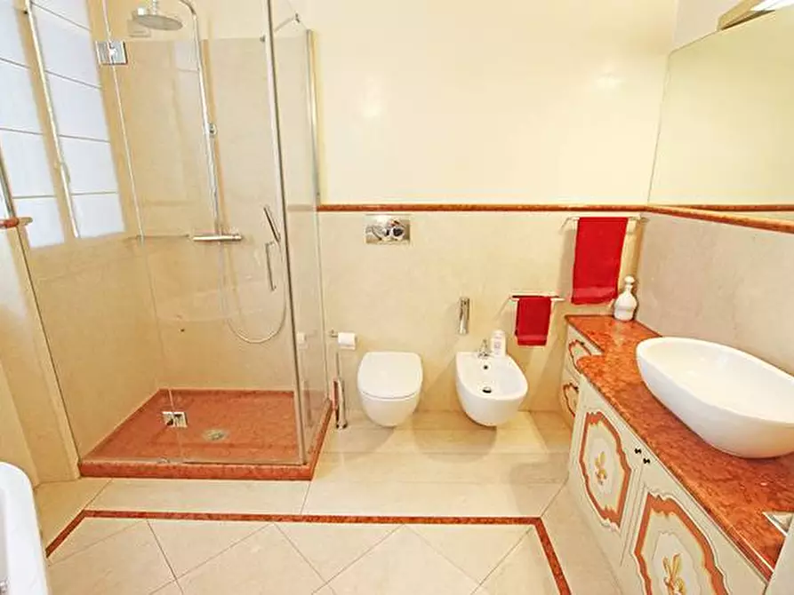 Immagine 30 di Appartamento in vendita  in Viale Vittorio Emanuele Ii a Bergamo