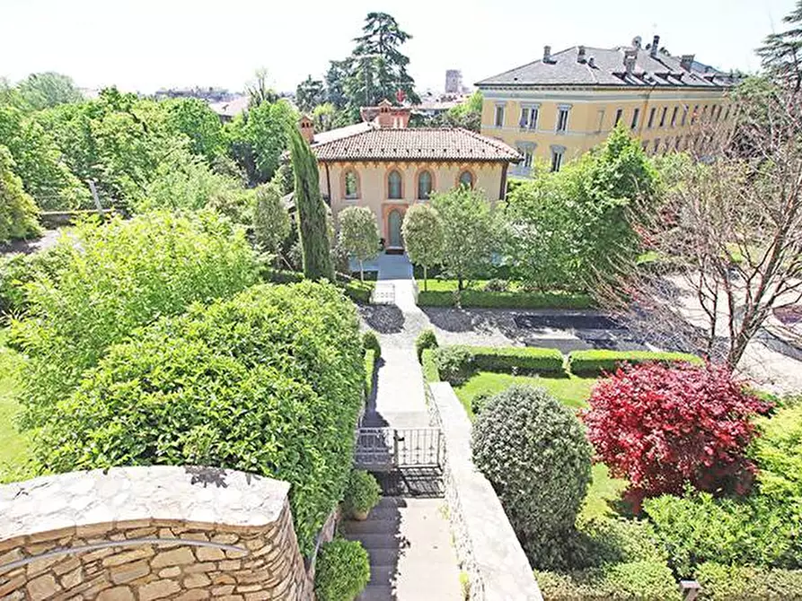 Immagine 5 di Appartamento in vendita  in Viale Vittorio Emanuele Ii a Bergamo
