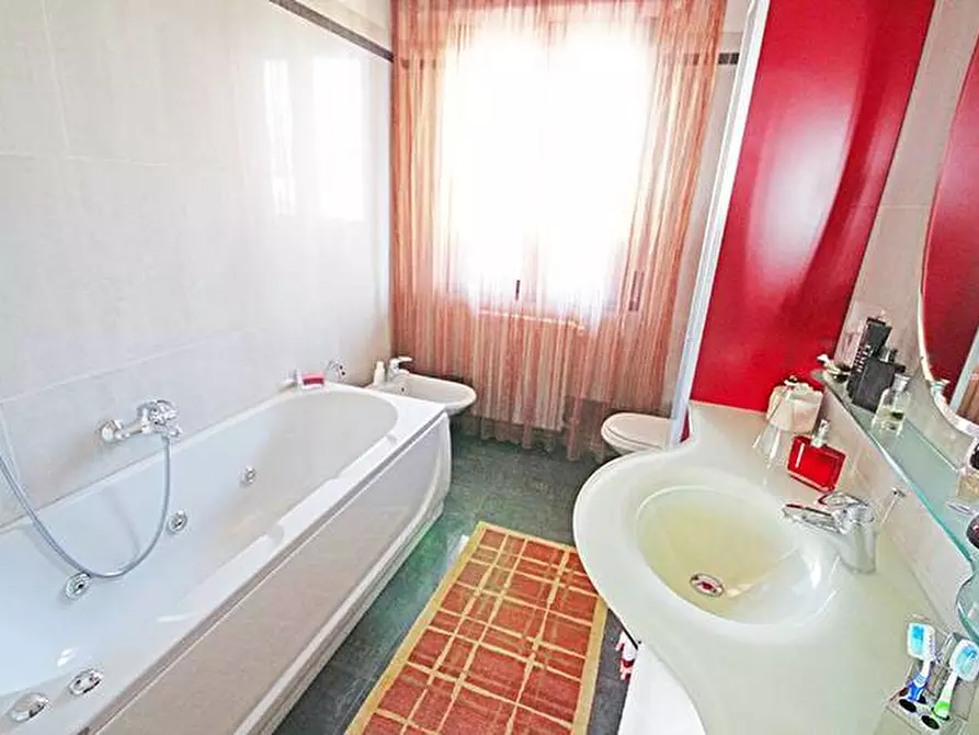 Immagine 24 di Attico in vendita  in via Gritti a Bergamo