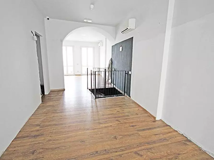 Immagine 3 di Negozio in vendita  in Via San Bernardino a Bergamo