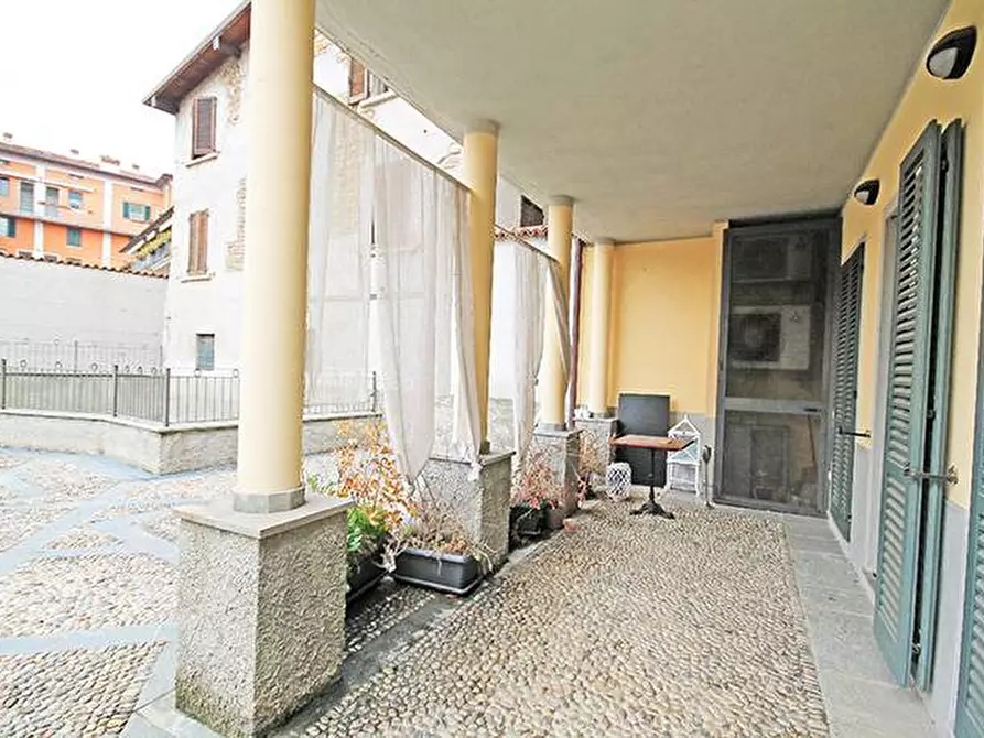 Immagine 7 di Negozio in vendita  in Via San Bernardino a Bergamo