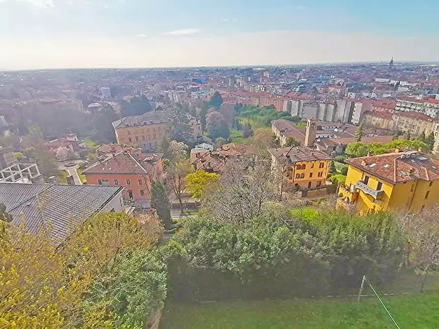 Immagine 2 di Villa in vendita  a Bergamo
