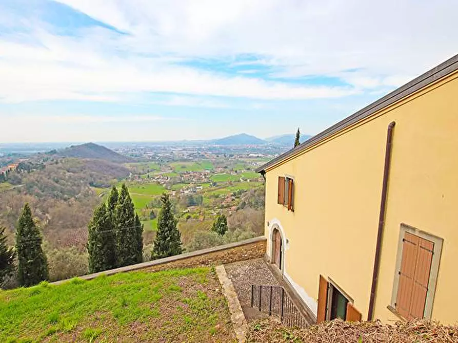 Immagine 3 di Villa in vendita  a Bergamo