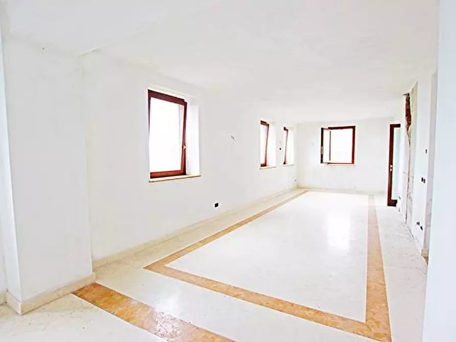 Immagine 23 di Villa in vendita  a Bergamo