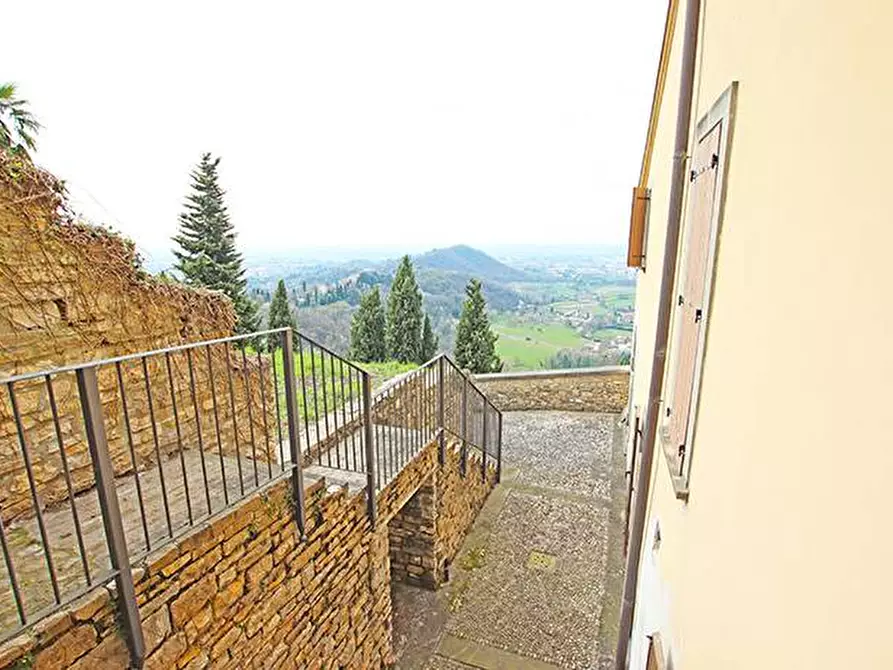 Immagine 18 di Villa in vendita  a Bergamo