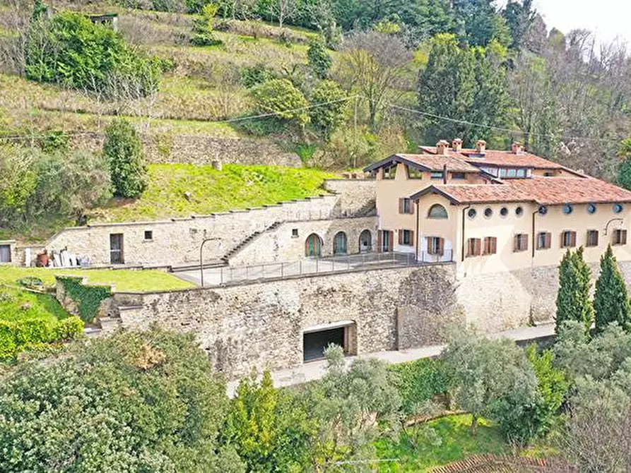Immagine 13 di Villa in vendita  a Bergamo