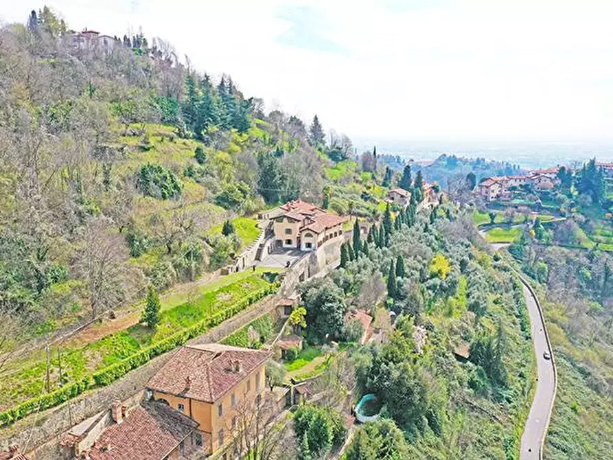 Immagine 14 di Villa in vendita  a Bergamo