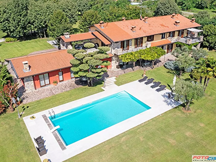 Immagine 2 di Villa in vendita  a Dalmine