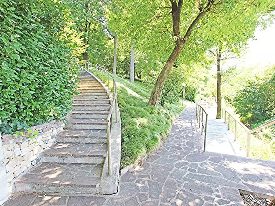 Immagine 11 di Villa in vendita  a Dalmine