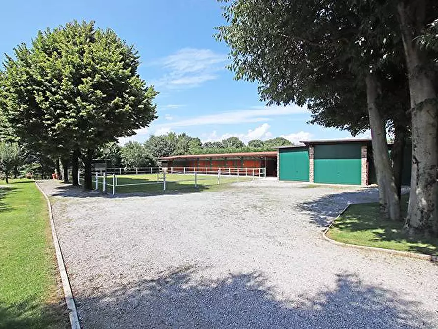 Immagine 42 di Villa in vendita  a Dalmine