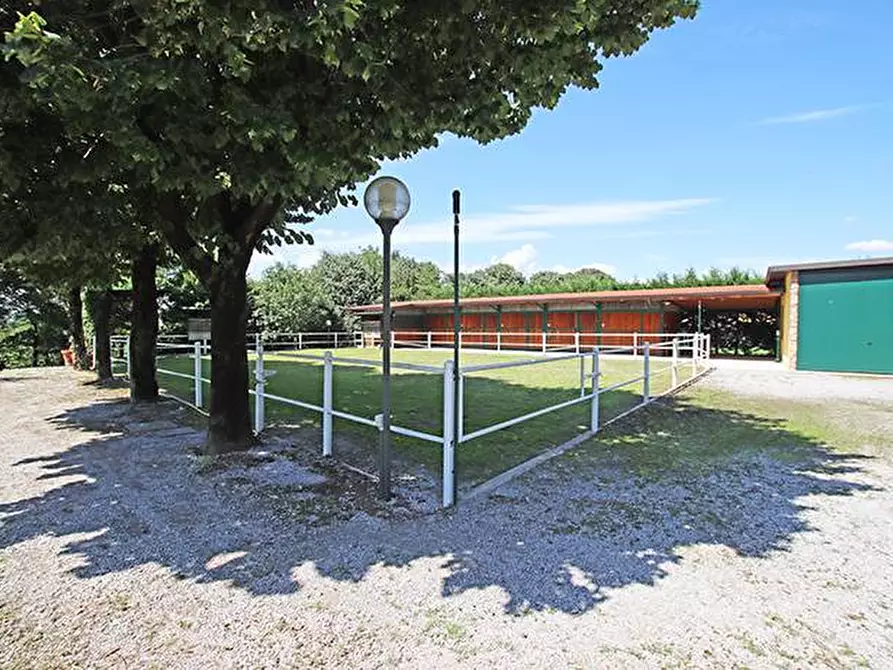 Immagine 43 di Villa in vendita  a Dalmine