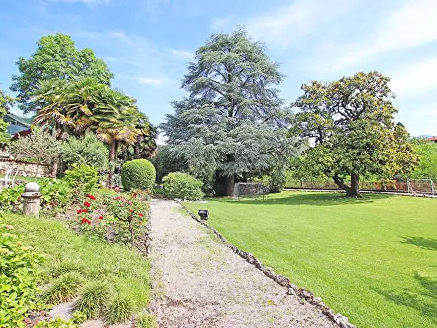 Immagine 9 di Villa in vendita  a Almenno San Bartolomeo