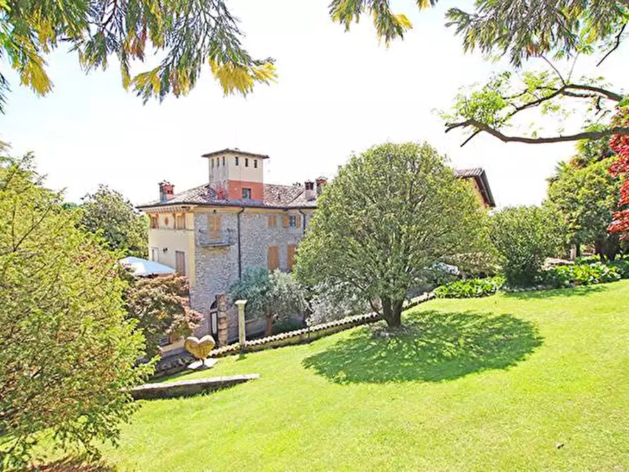 Immagine 7 di Villa in vendita  a Almenno San Bartolomeo