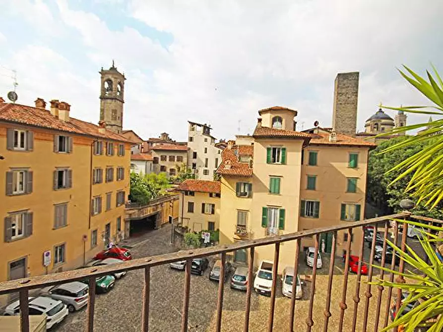 Immagine 1 di Appartamento in vendita  in piazza mercato del fieno a Bergamo