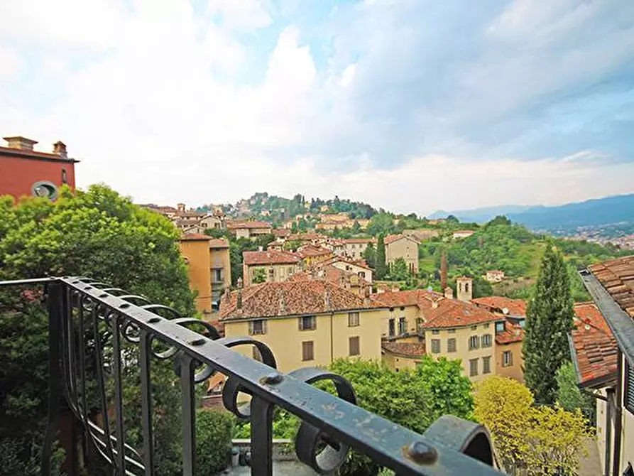 Immagine 2 di Appartamento in vendita  in piazza mercato del fieno a Bergamo