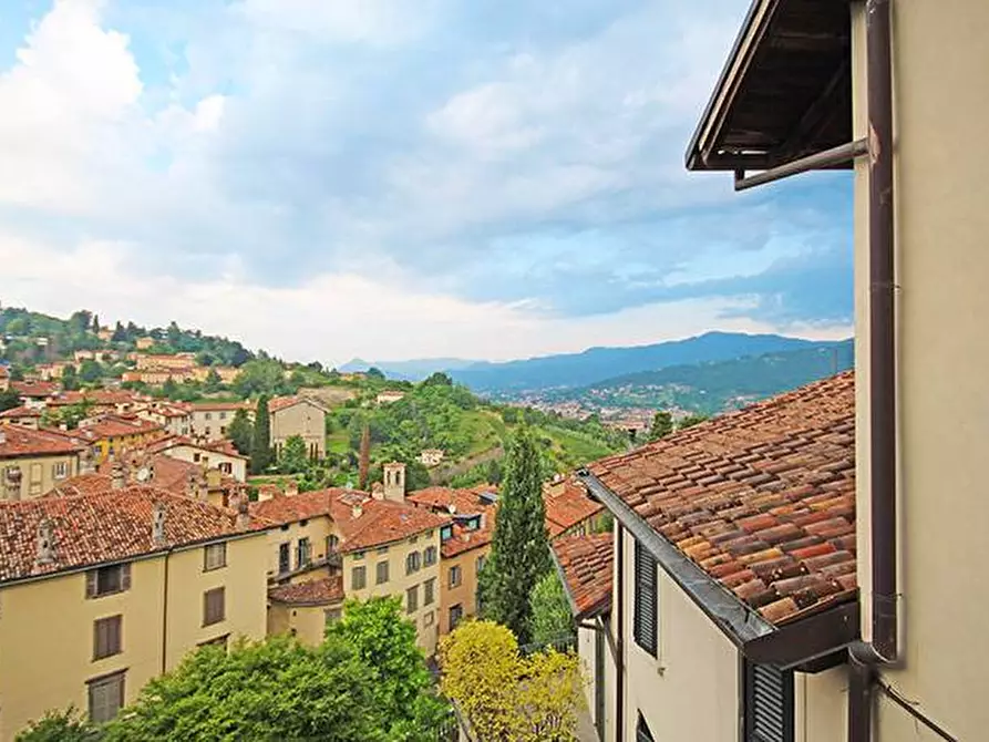 Immagine 3 di Appartamento in vendita  in piazza mercato del fieno a Bergamo
