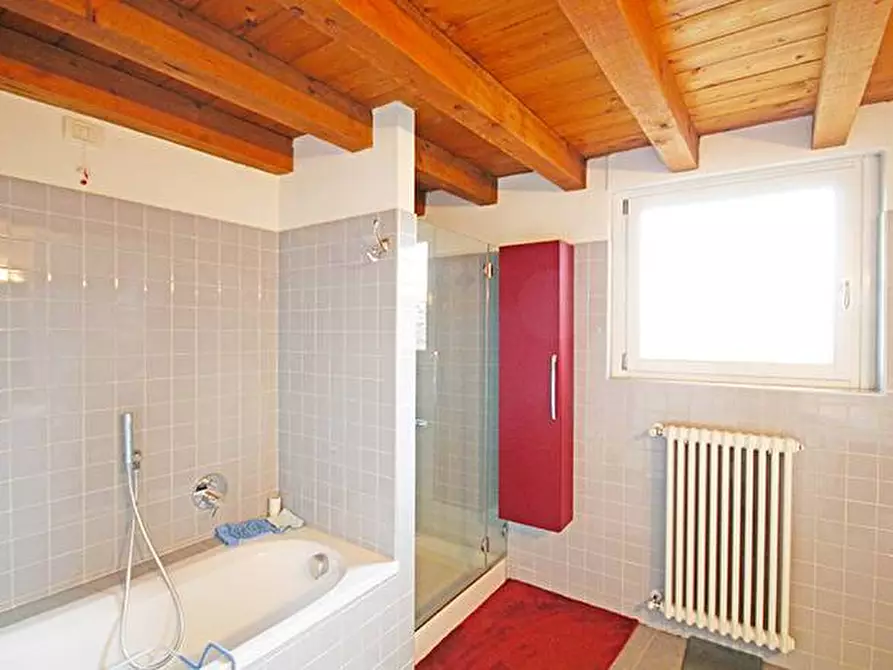 Immagine 20 di Appartamento in vendita  in piazza mercato del fieno a Bergamo