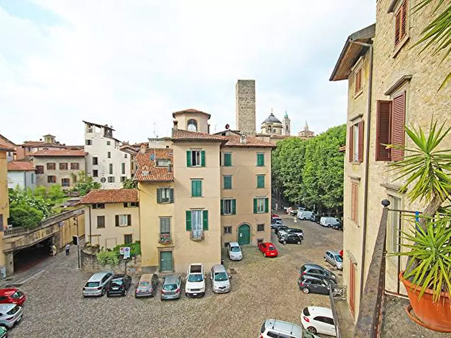 Immagine 4 di Appartamento in vendita  in piazza mercato del fieno a Bergamo