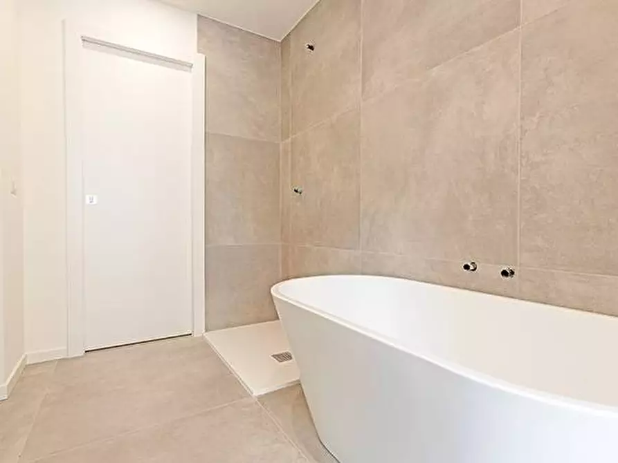 Immagine 9 di Appartamento in vendita  in via locatelli a Bergamo