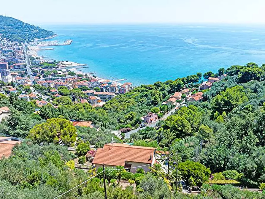 Immagine 2 di Villa in vendita  in via colline a Andora