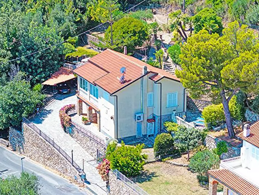 Immagine 3 di Villa in vendita  in via colline a Andora