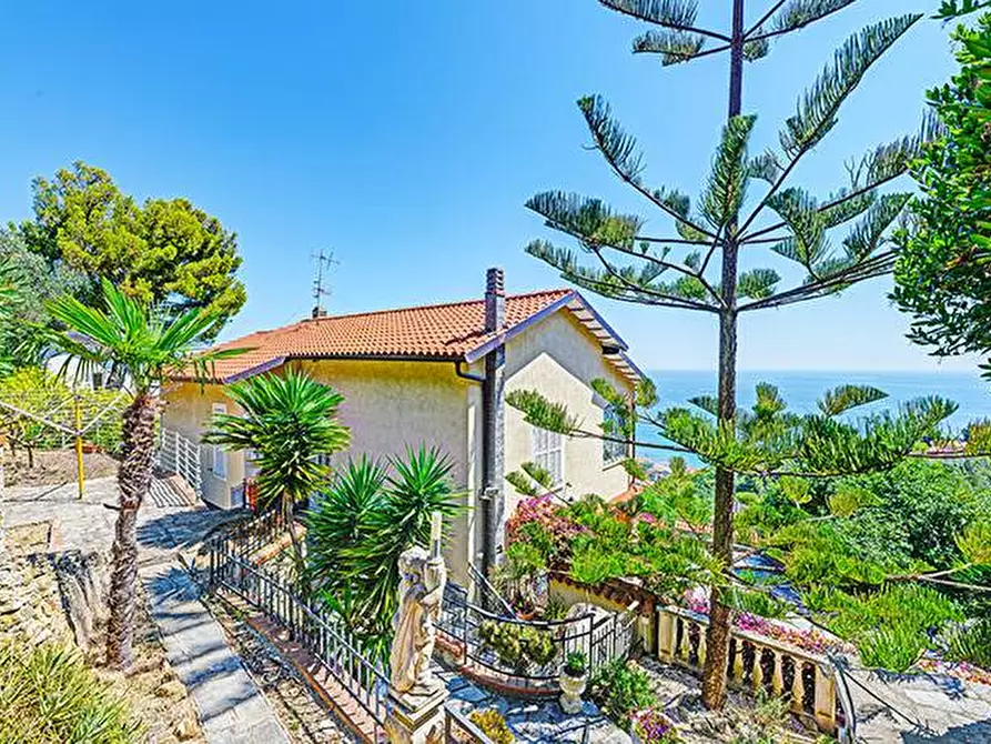 Immagine 8 di Villa in vendita  in via colline a Andora