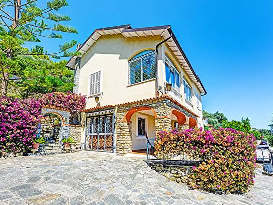 Immagine 9 di Villa in vendita  in via colline a Andora