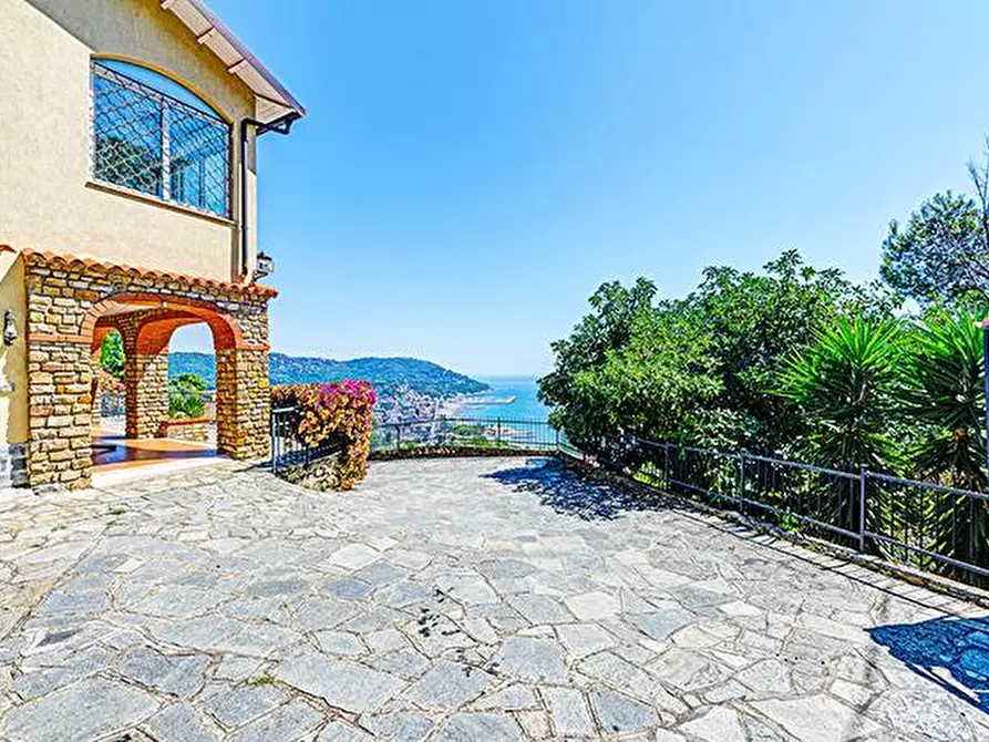 Immagine 11 di Villa in vendita  in via colline a Andora