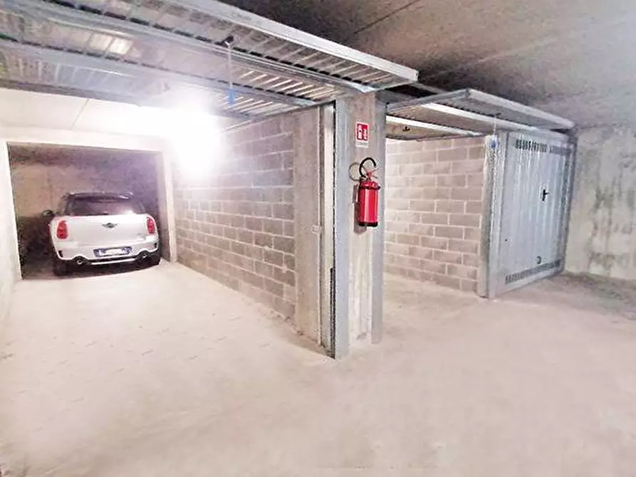 Immagine 10 di Box auto in vendita  in via Corridoni 79 a Bergamo