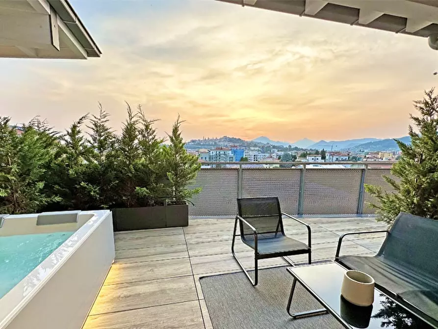 Immagine 1 di Attico in vendita  in via maddalena casulana a Bergamo