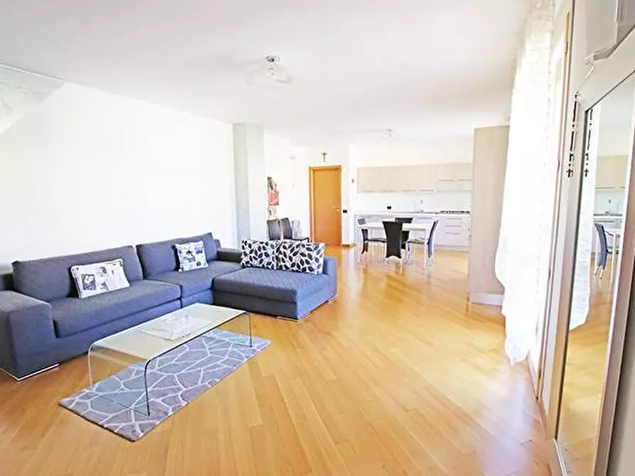 Immagine 6 di Appartamento in vendita  in via locatelli a Calcinate