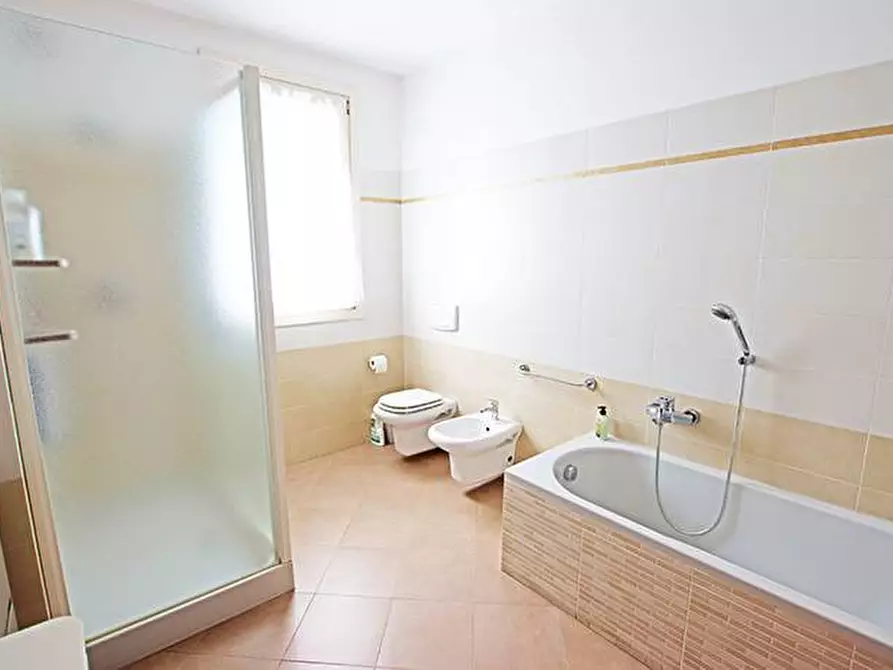 Immagine 16 di Appartamento in vendita  in via locatelli a Calcinate