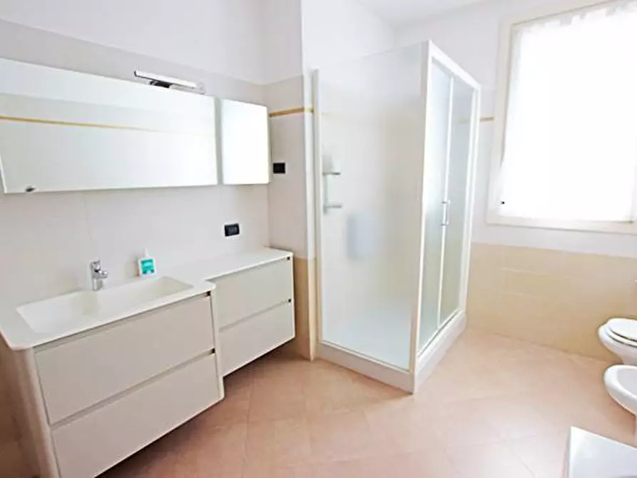 Immagine 17 di Appartamento in vendita  in via locatelli a Calcinate