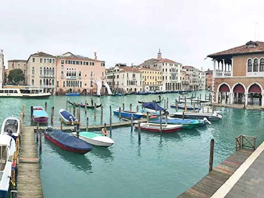 Immagine 1 di Appartamento in vendita  in Calle dei Botteri a Venezia