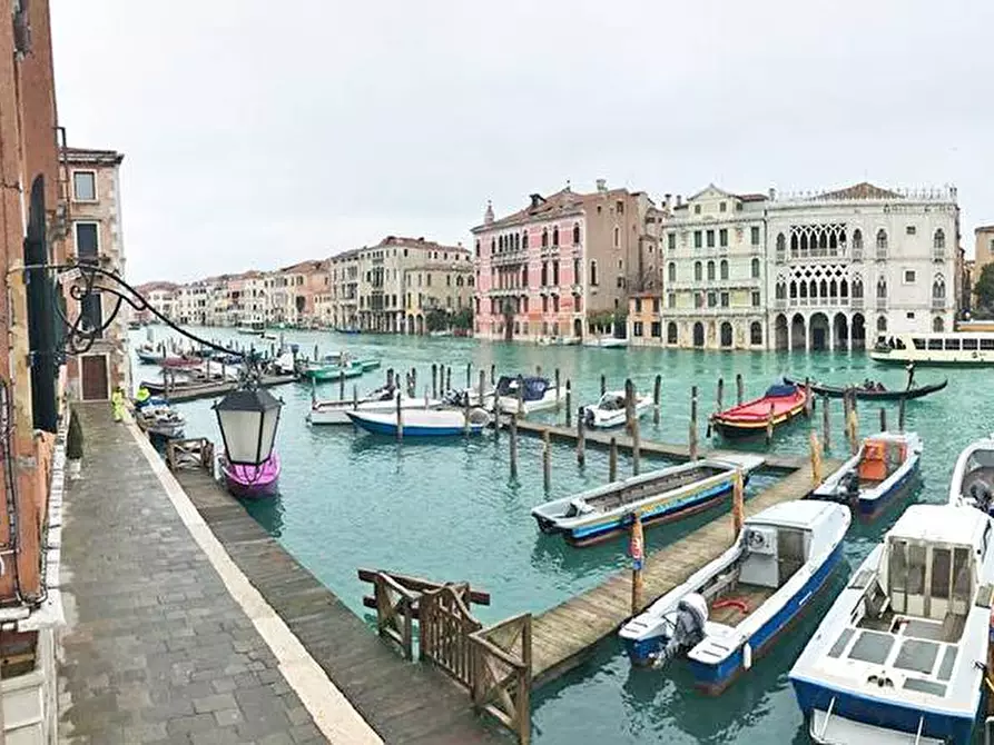 Immagine 2 di Appartamento in vendita  in Calle dei Botteri a Venezia