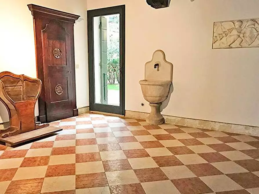 Immagine 11 di Appartamento in vendita  in Calle dei Botteri a Venezia