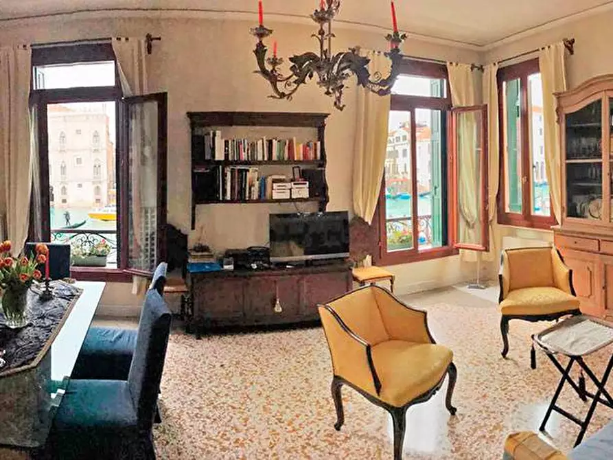 Immagine 5 di Appartamento in vendita  in Calle dei Botteri a Venezia