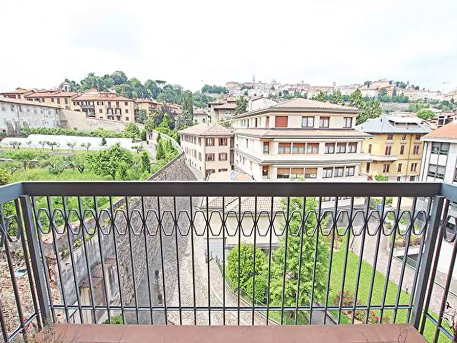 Immagine 3 di Appartamento in vendita  in via Cucchi a Bergamo