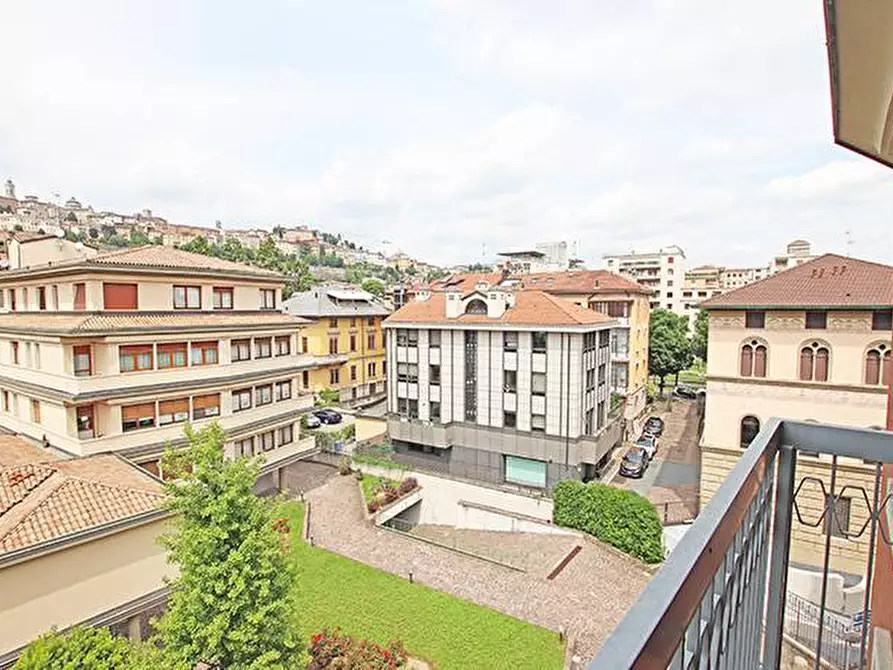 Immagine 4 di Appartamento in vendita  in via Cucchi a Bergamo