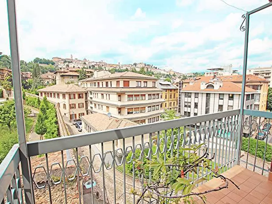 Immagine 1 di Appartamento in vendita  in via Cucchi a Bergamo