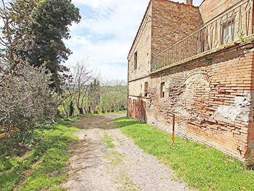 Immagine 28 di Rustico / casale in vendita  in via solferino a Terricciola