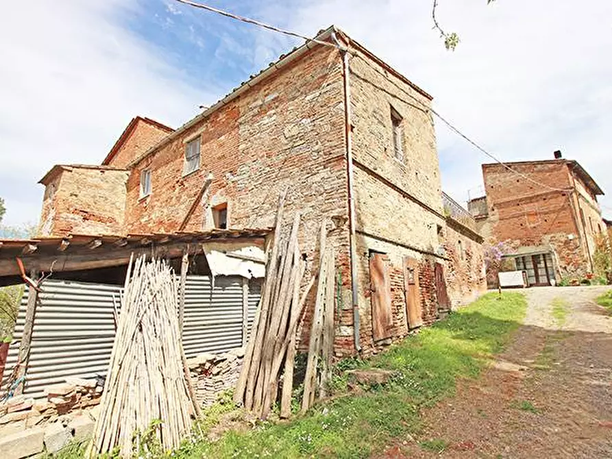 Immagine 30 di Rustico / casale in vendita  in via solferino a Terricciola