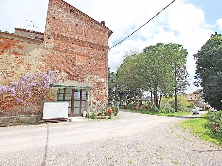 Immagine 33 di Rustico / casale in vendita  in via solferino a Terricciola