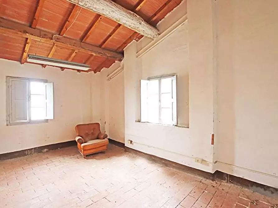 Immagine 40 di Rustico / casale in vendita  in via solferino a Terricciola