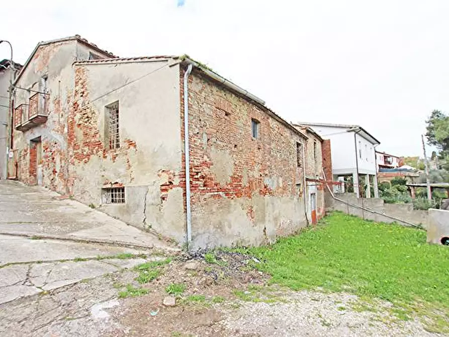 Immagine 47 di Rustico / casale in vendita  in via solferino a Terricciola