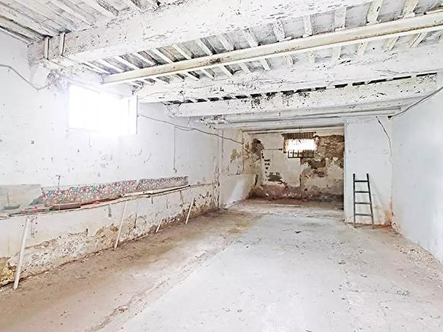 Immagine 49 di Rustico / casale in vendita  in via solferino a Terricciola