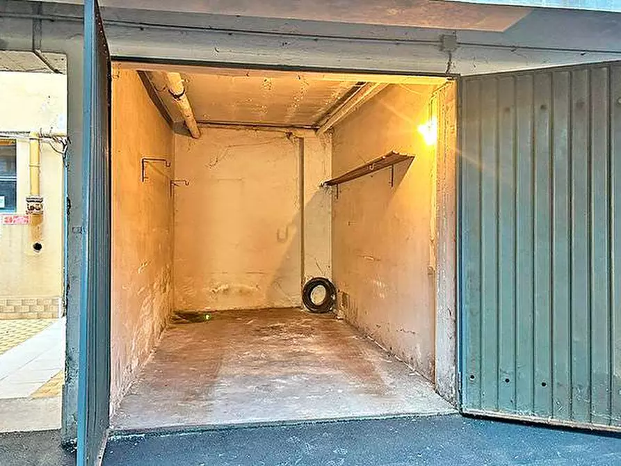 Immagine 2 di Box auto in vendita  in via bonomelli a Bergamo